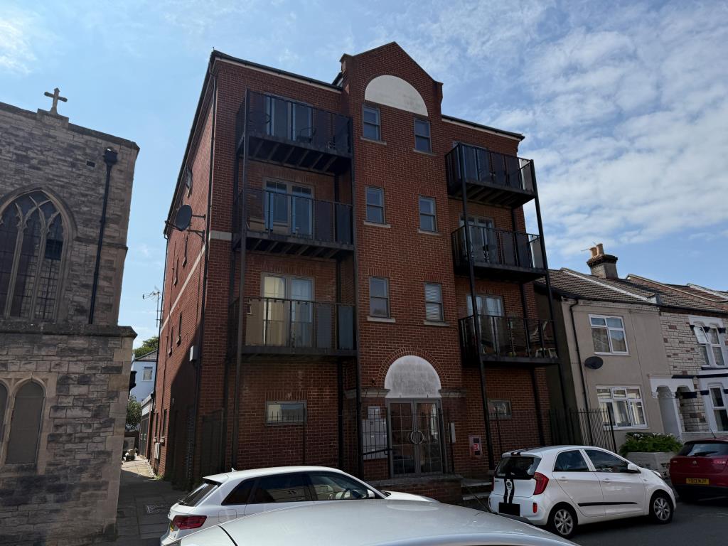 Lot: 9 - HEAD LEASEHOLD INTEREST - Alternative view of block showing communal entrance